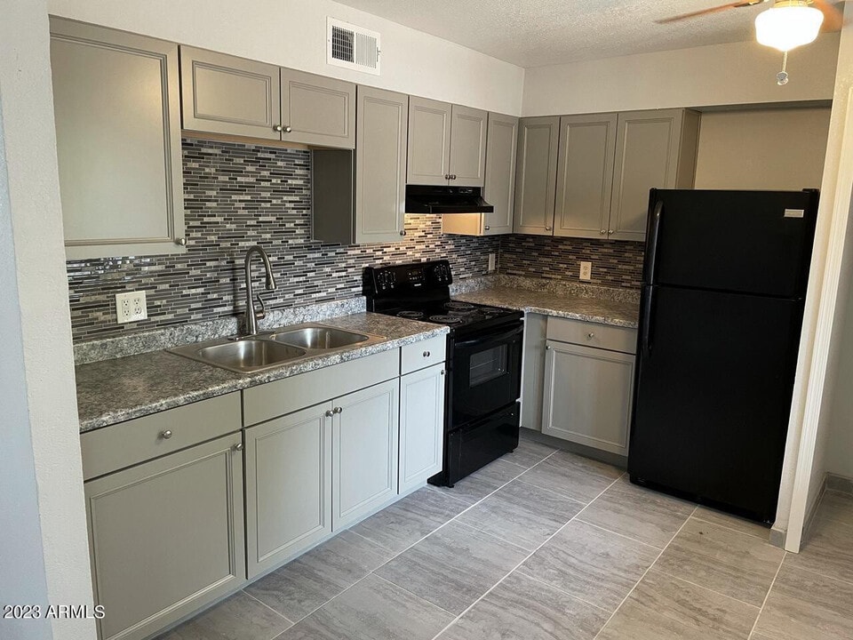 1222 E Mountain View Rd in Phoenix, AZ - Building Photo