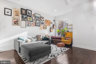 2013 E York St in Philadelphia, PA - Building Photo