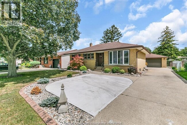 4132 Mt Royal Dr in Windsor, ON - Building Photo - Building Photo