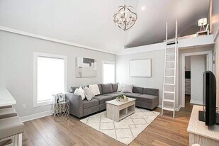 14 Brinley St in Newport, RI - Building Photo