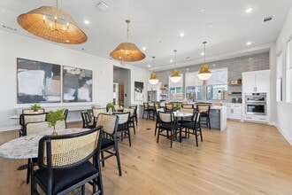 The Village at Mayfair in New Braunfels, TX - Foto de edificio - Building Photo