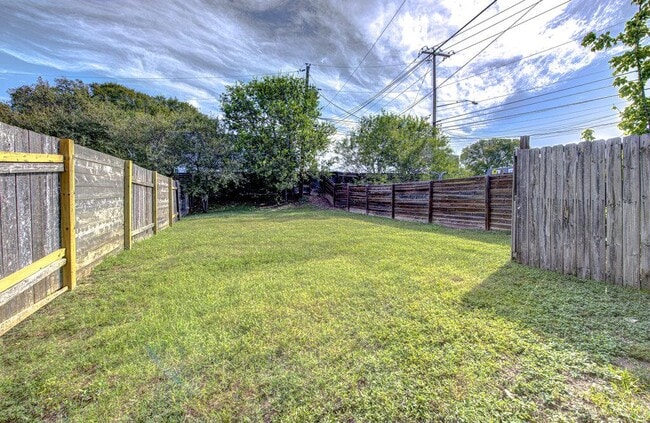 2506 Manor Cir in Austin, TX - Building Photo - Building Photo