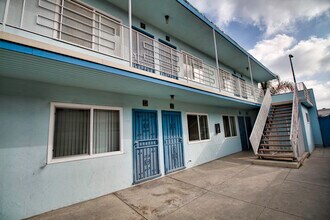 7101 Rugby Ave in Huntington Park, CA - Building Photo - Building Photo