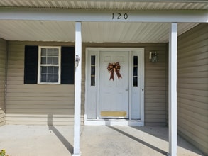 120 Kayaderosseras Dr in Ballston Spa, NY - Building Photo - Building Photo