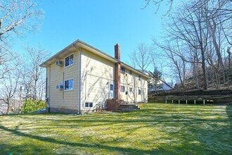 8 Harbor Hill Rd in Glen Cove, NY - Building Photo - Building Photo