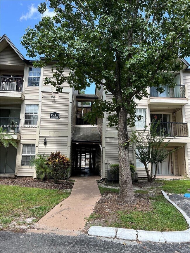 1948 Lake Atriums Cir-Unit -124 in Orlando, FL - Foto de edificio - Building Photo