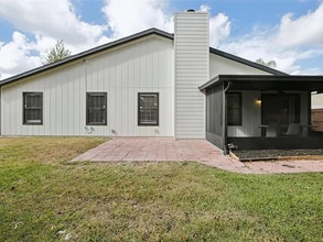 665 Eastpointe Pky in Sarasota, FL - Foto de edificio - Building Photo