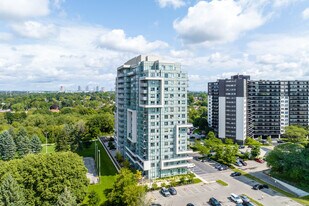 1346 Danforth Rd in Toronto, ON - Building Photo