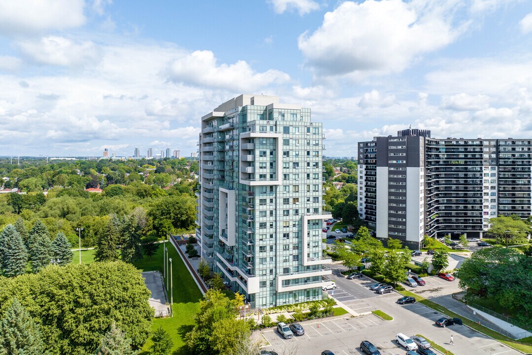 1346 Danforth Rd in Toronto, ON - Building Photo