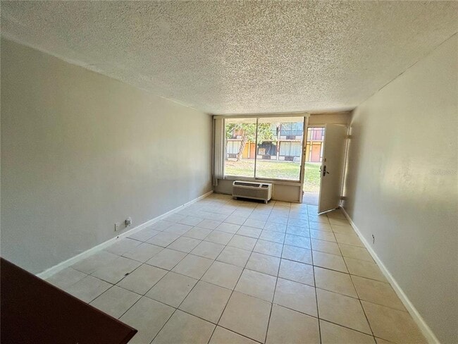 7900 S Orange Blossom Trail in Orlando, FL - Foto de edificio - Building Photo