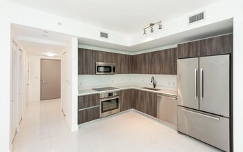 488 NE 18th St, Unit 1502 in Miami, FL - Foto de edificio - Building Photo