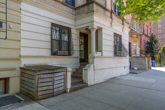 679 Vanderbilt Ave in Brooklyn, NY - Foto de edificio - Building Photo