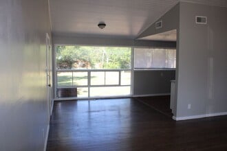 121 E Morningside Dr in Midwest City, OK - Building Photo - Building Photo