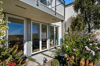 6240 Tapia Dr in Malibu, CA - Building Photo - Building Photo
