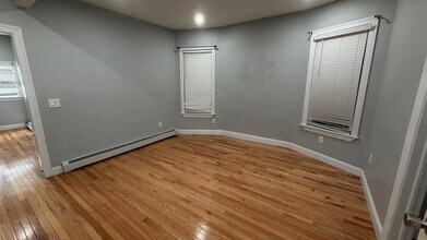 137A Dekalb Ave in Jersey City, NJ - Building Photo - Building Photo