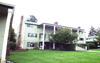 Tara West Apartments in Milwaukie, OR - Foto de edificio - Building Photo