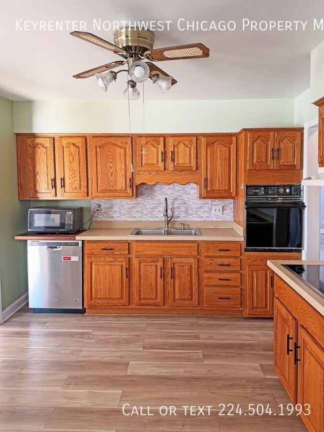 66 Ridgewood Rd in Elk Grove Village, IL - Building Photo - Building Photo