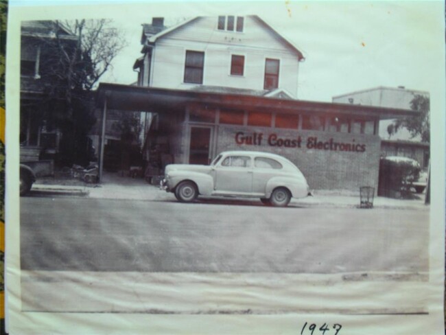 1110 Winbern St in Houston, TX - Foto de edificio - Building Photo