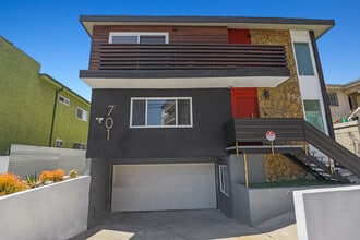 701 N. Hill Pl. in Los Angeles, CA - Foto de edificio - Building Photo