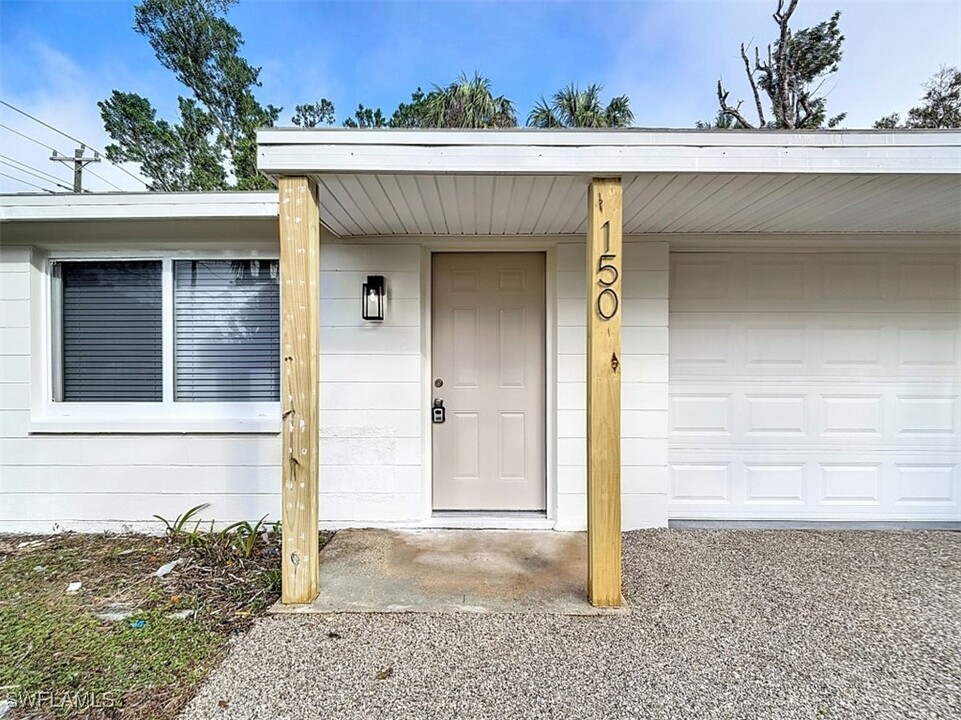 150 W Mariana Ave in North Fort Myers, FL - Building Photo