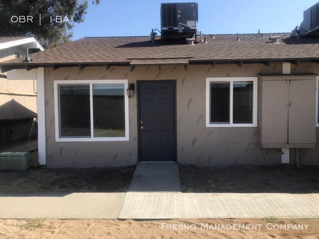 4518 E Fountain Way-Unit -110 in Fresno, CA - Foto de edificio - Building Photo