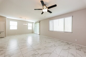 16577 W Sierra St in Surprise, AZ - Foto de edificio - Building Photo