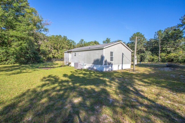 234 N Helmers Ave in Interlachen, FL - Building Photo - Building Photo