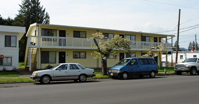 52-66 E Wheeler St in Lebanon, OR - Building Photo - Building Photo