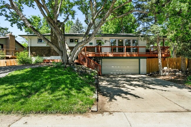 property at 831 S Arbutus St