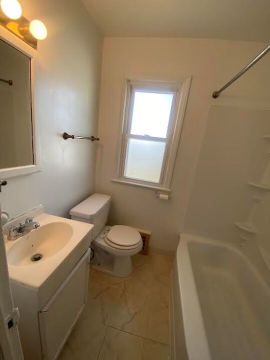 930 E 223rd St in Euclid, OH - Building Photo