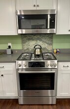 17 Pochelon St in Sunapee, NH - Building Photo - Building Photo