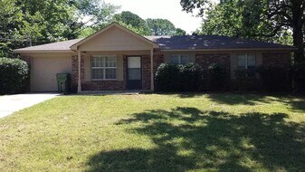 3100 Gayhart Dr NW in Huntsville, AL - Building Photo