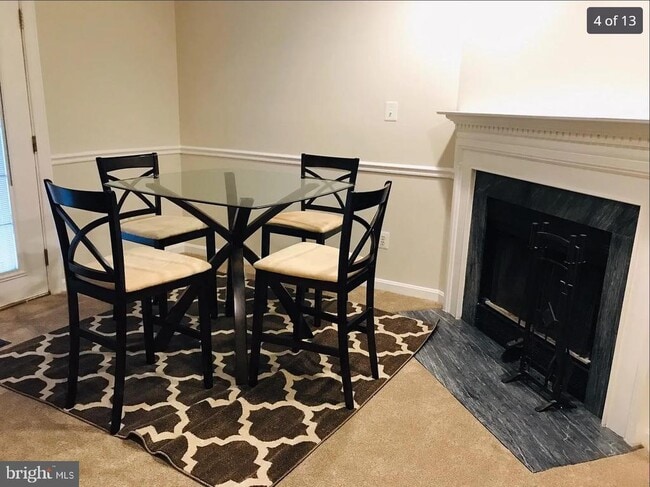 21082 Gladstone Dr in Sterling, VA - Building Photo - Building Photo