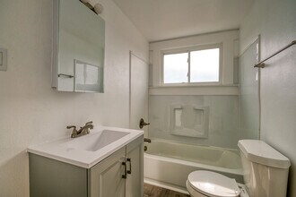 1869 Perrott Ave, Unit 3rd Foor in Pittsburgh, PA - Building Photo - Building Photo