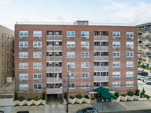 Riviera Towers in Long Beach, NY - Building Photo - Building Photo