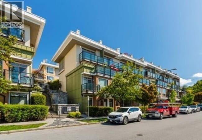 728 14th St W in North Vancouver, BC - Building Photo - Building Photo