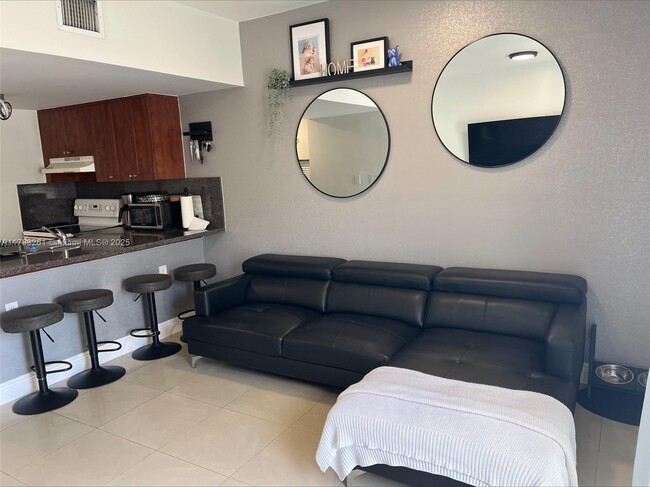 1020 SW 4th St in Miami, FL - Foto de edificio - Building Photo