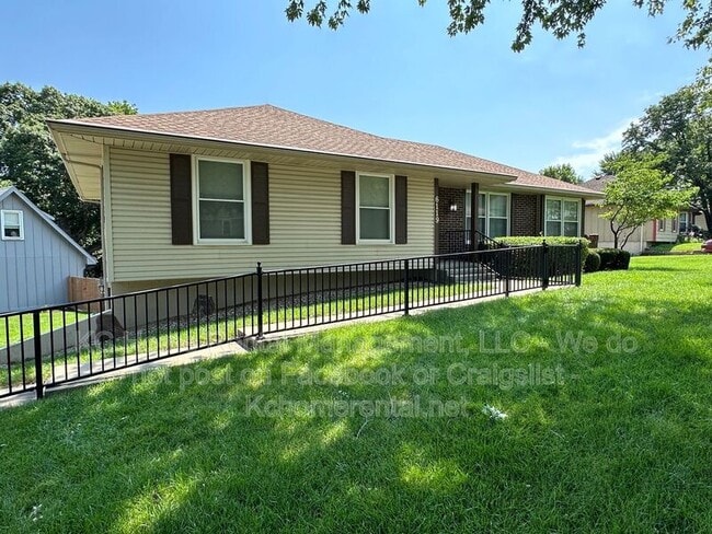 6119 Cottonwood Dr in Shawnee, KS - Building Photo - Building Photo