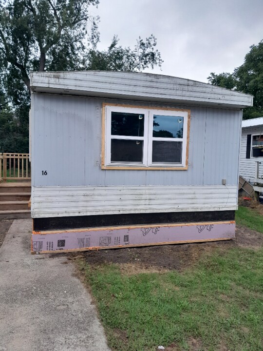 521 E Church Ave in Reed City, MI - Foto de edificio