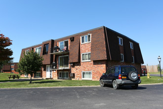 Camelot Village in Blasdell, NY - Foto de edificio - Building Photo