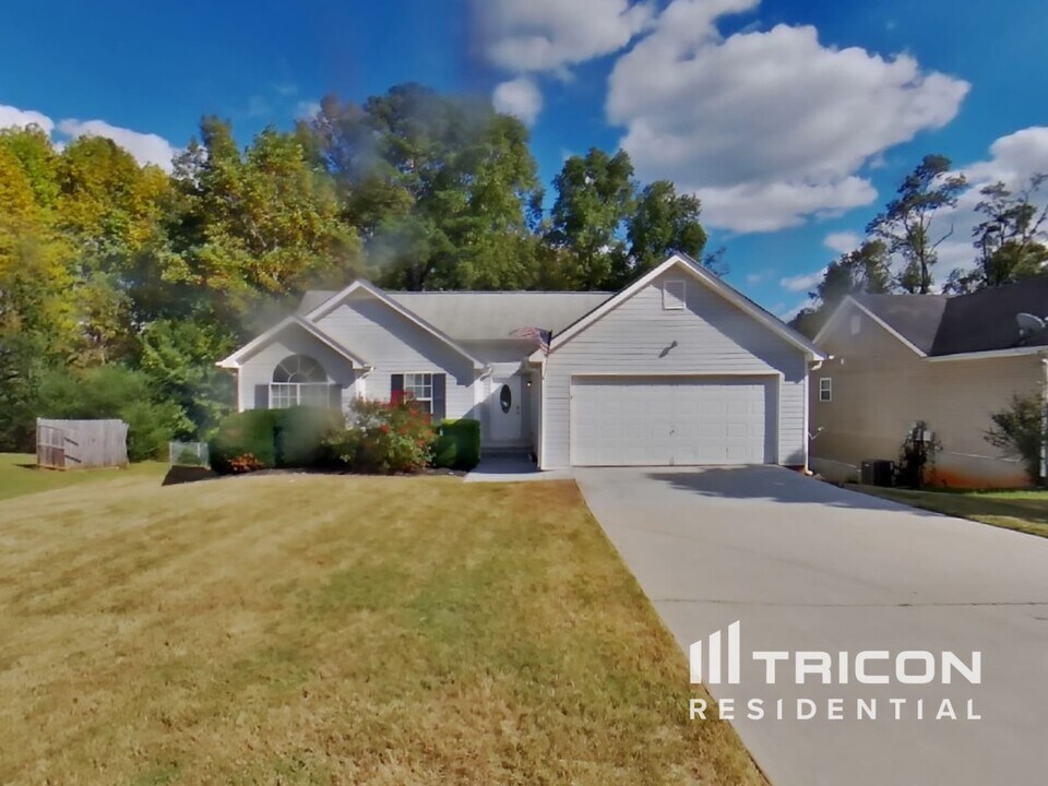 4050 Monarch Dr in Mcdonough, GA - Building Photo