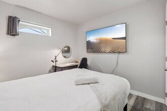 609 Carlsbad St in Spring Valley, CA - Foto de edificio - Building Photo