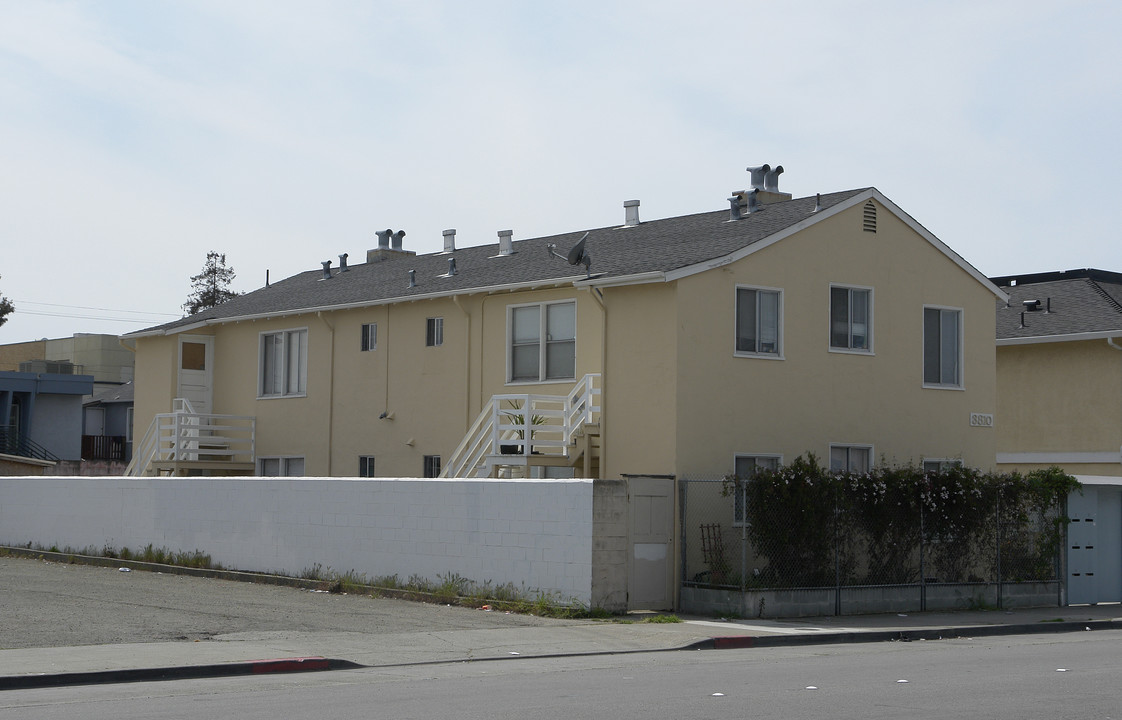 3810 Macdonald Ave in Richmond, CA - Building Photo