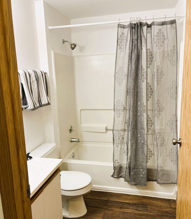 15370 Bangy Rd in Lake Oswego, OR - Building Photo - Building Photo