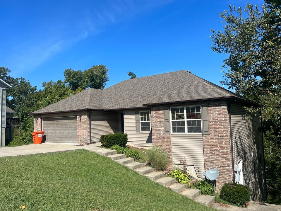 160 Cedarwood Ave in Branson, MO - Building Photo