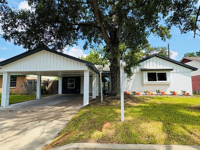 3726 Heatherbrook Dr in Houston, TX - Building Photo - Building Photo