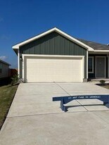 12102 Douglas Fir Cir in Mustang Ridge, TX - Building Photo