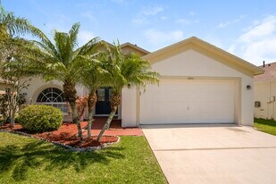 30801 Tremont Dr in Zephyrhills, FL - Building Photo