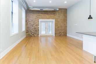 2057 W Dickens Ave, Unit 2057-1N in Chicago, IL - Foto de edificio - Building Photo