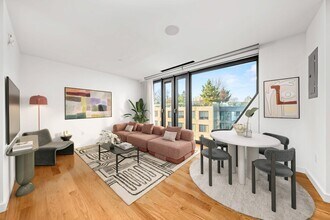 123 Melrose St, Unit 515 in Brooklyn, NY - Foto de edificio - Building Photo